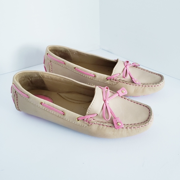 Clarks Shoes - Clark's Artisan Leather Loafer size 7